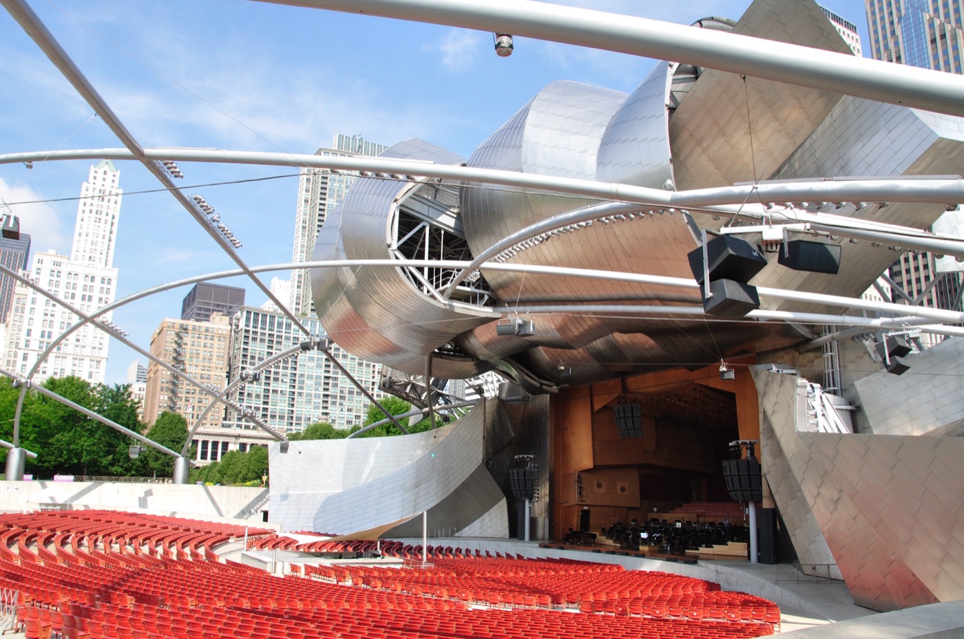 Jay Pritzker Pavilion, è il principale auditorium musicale di Chicago, progettato da Frank Gehry