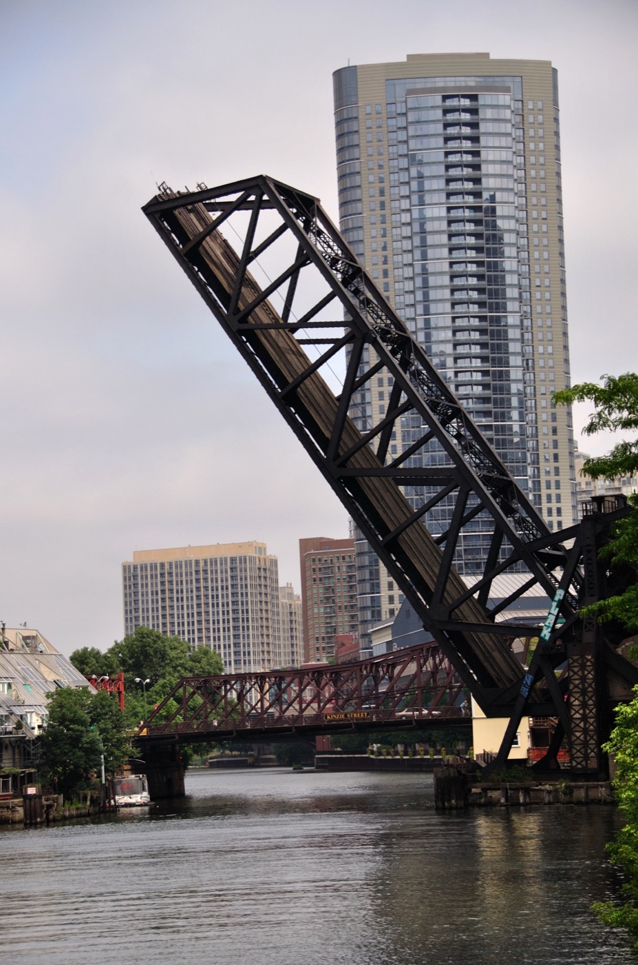 Kinzle Street Railroad Bridge un ponte ferroviario levatoio costruito nel 1909